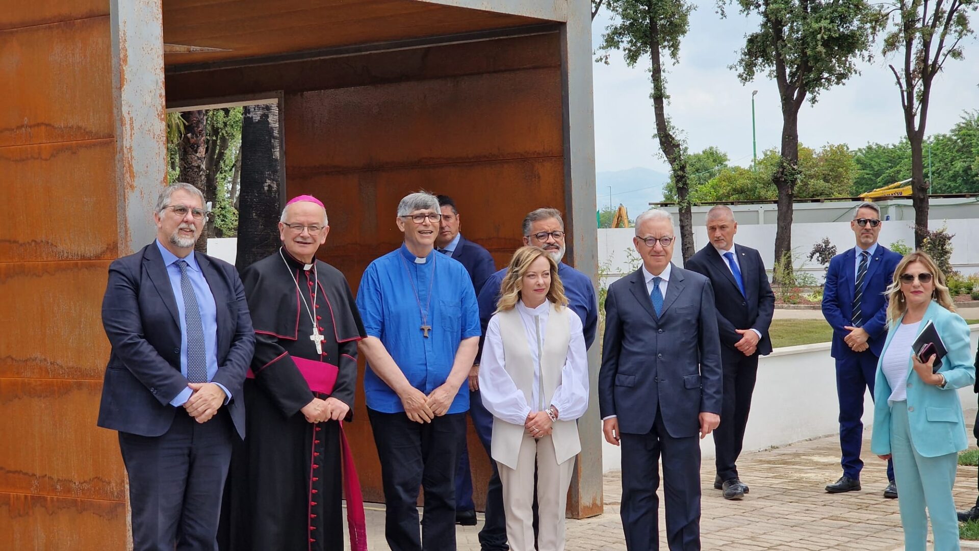 a-caivano-la-premier-meloni-inaugura-il-centro-sportivo:-“prima-l’orrore,-ora-qui-c’e-speranza”