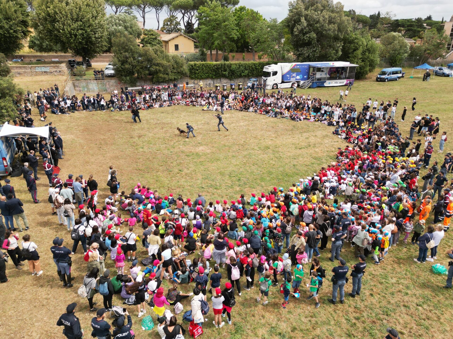 chiusa-a-roma-‘una-vita-da-social’,-campagna-contro-i-pericoli-della-rete