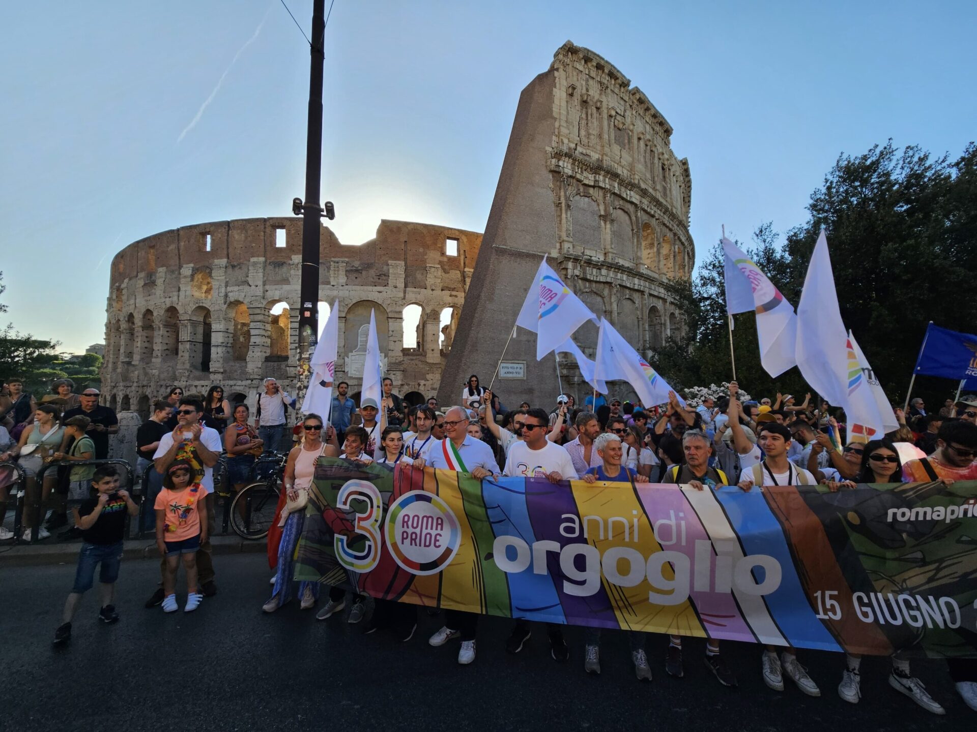 gay-pride,-oltre-un-milione-a-roma-in-sfilata-per-i-diritti.-in-piazza-anche-schlein-e-gualtieri