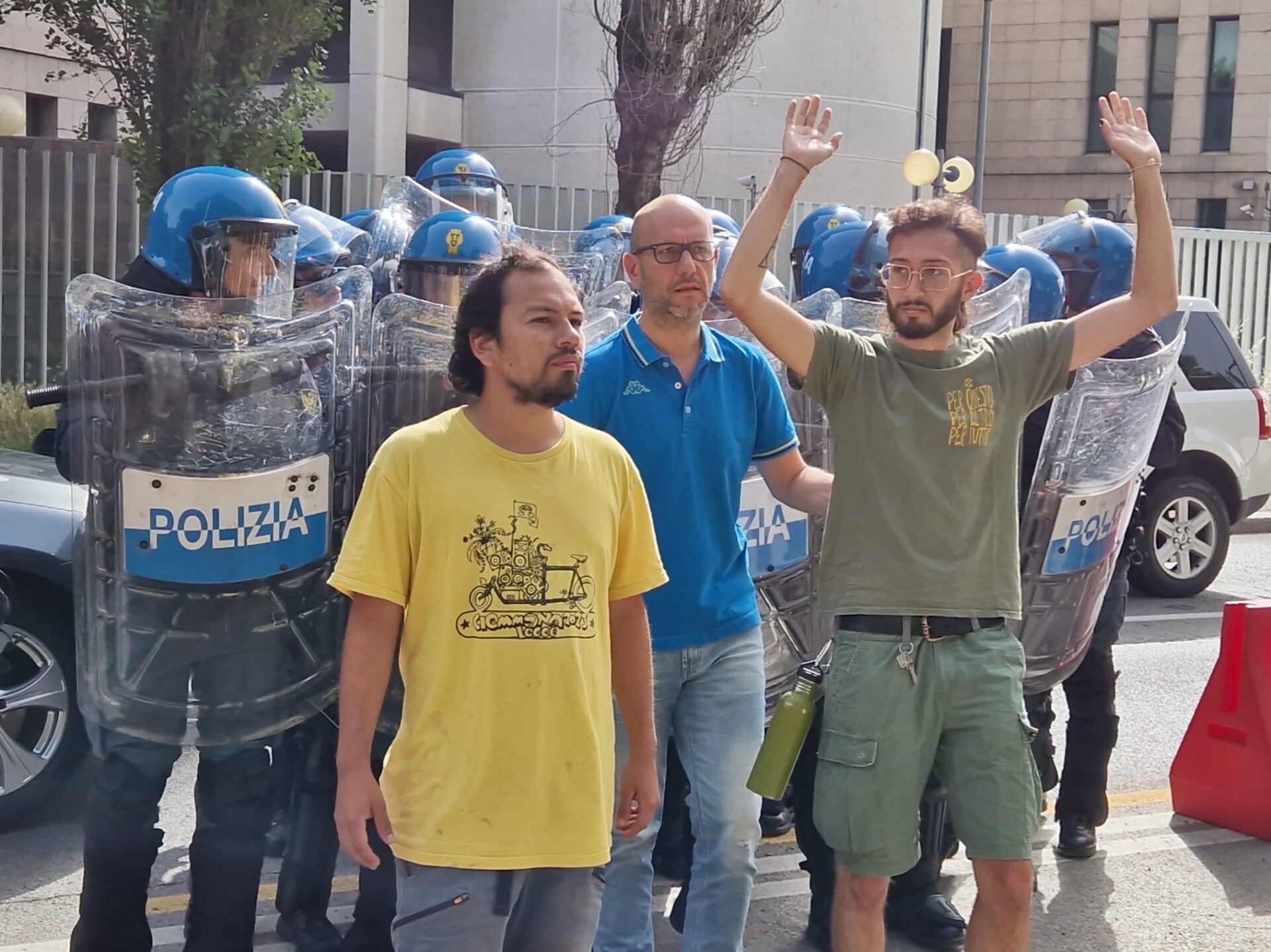 video-|-a-bologna-ancora-tensione-alle-besta:-un-manifestante-identificato-dalla-polizia