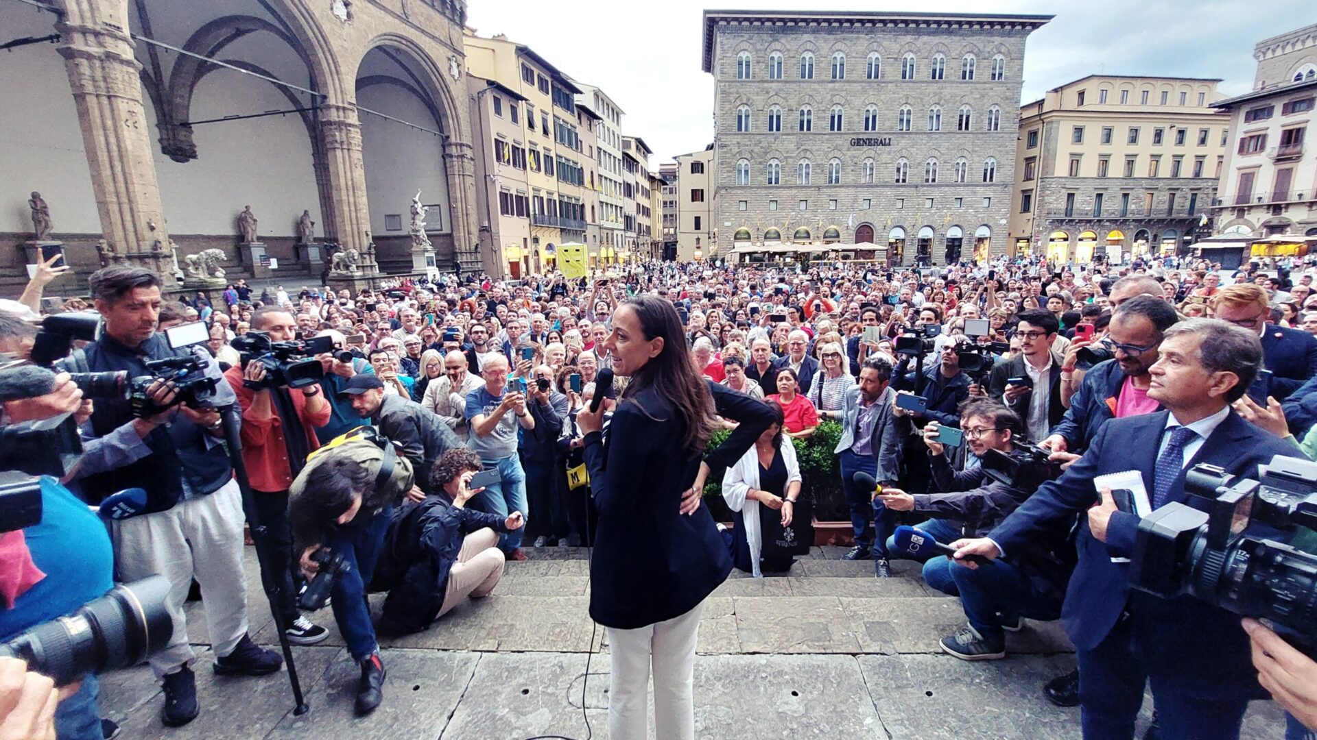 comunali,-sara-funaro-e-la-prima-sindaca-di-firenze:-“donne-lottate-per-vostri-sogni’”