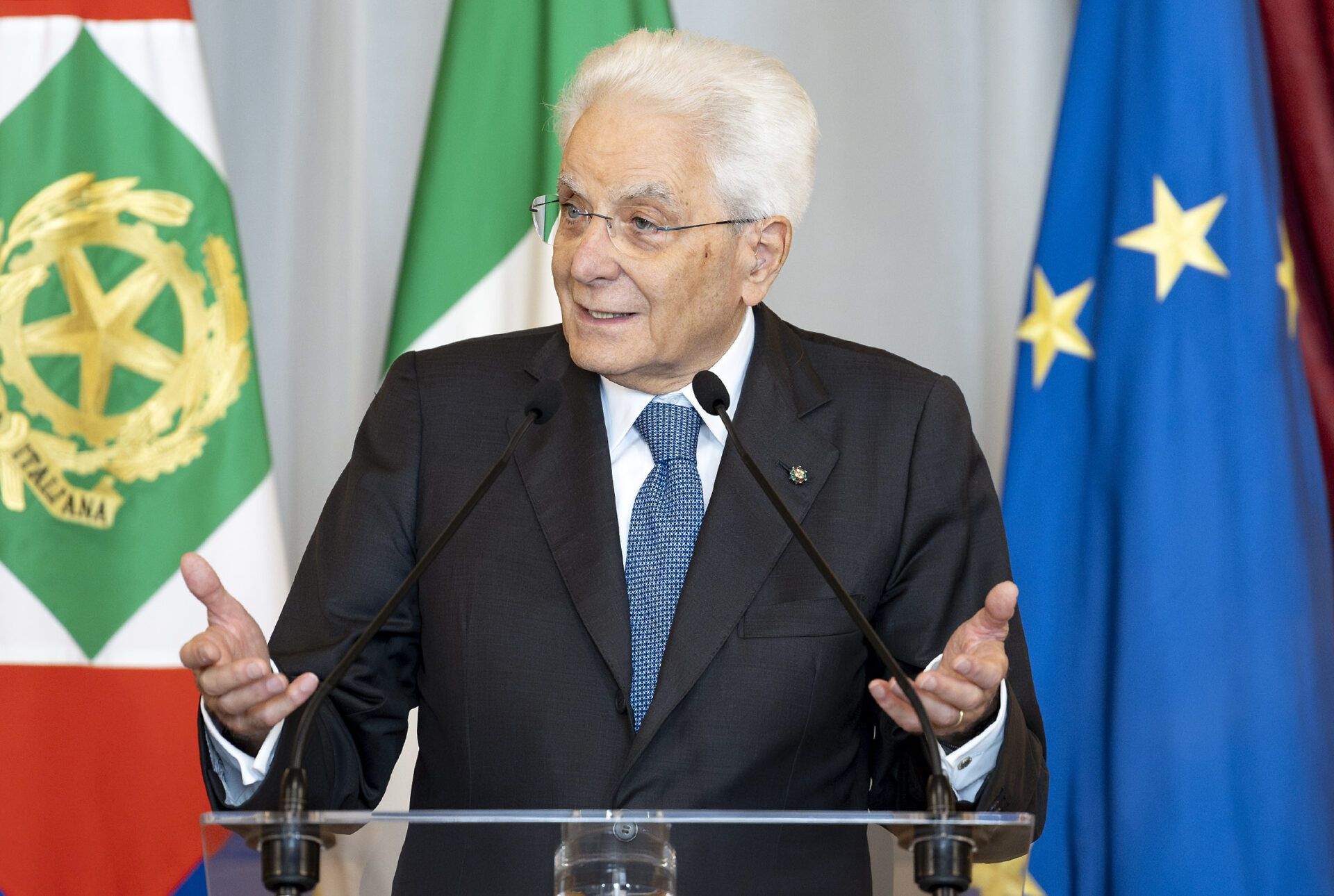 mattarella:-“non-si-e-stranieri-in-casa-propria”