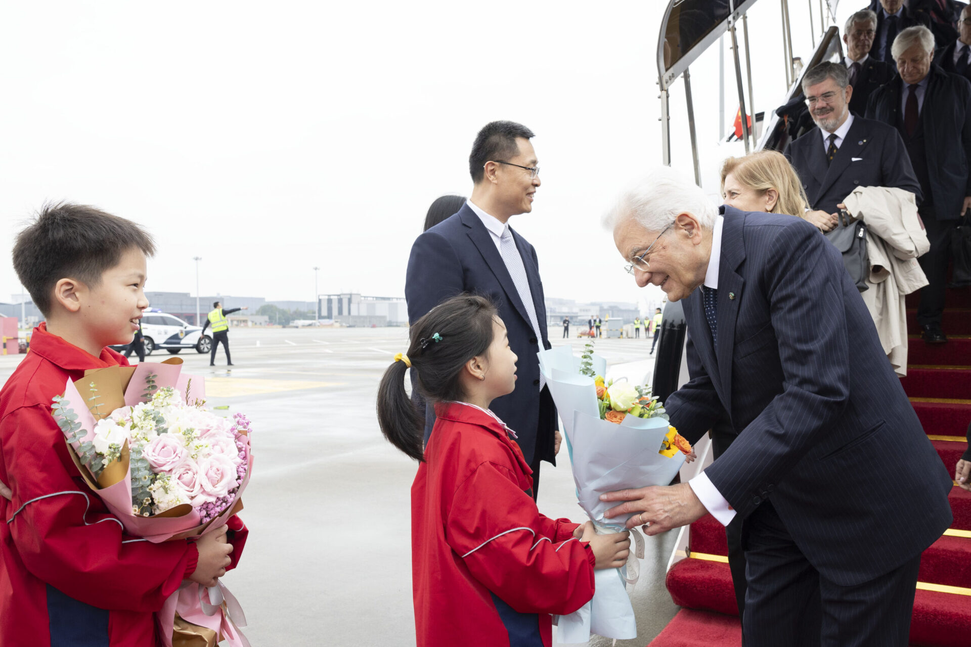 viaggio-in-cina,-il-presidente-mattarella-arriva-all’aeroporto-di-hangzhou