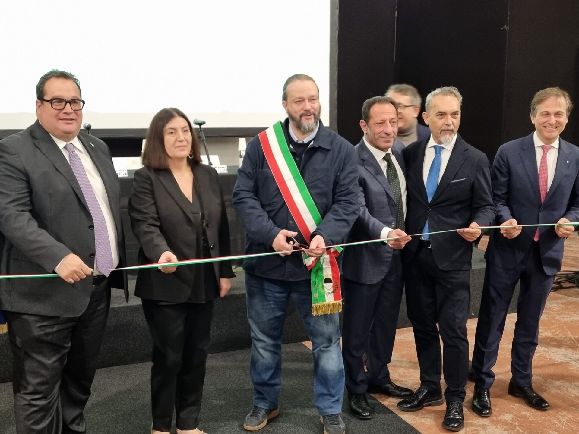 apre-‘work-on-work’-a-ferrara,-con-100-aziende-e-migliaia-di-studenti